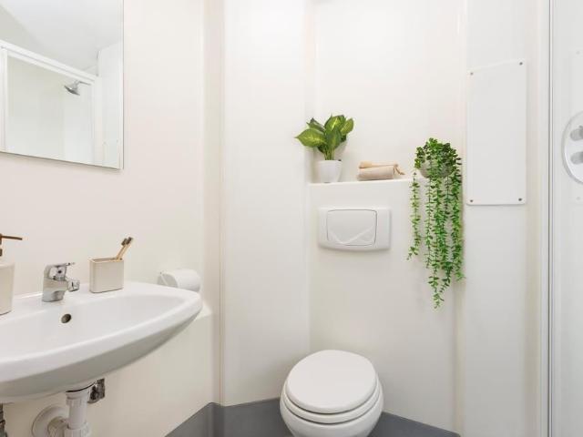 Studio for rent in Hyde Park, West Yorkshire