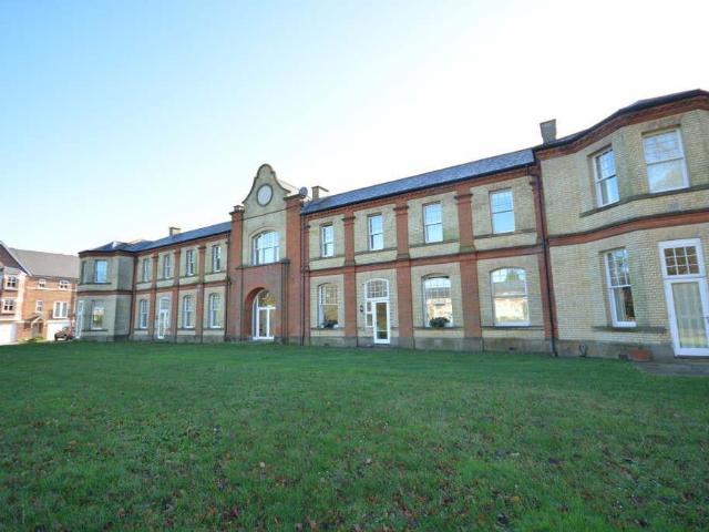 Apartment for rent in Manor Park, Epsom