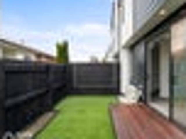 Townhouse for rent in Otakou