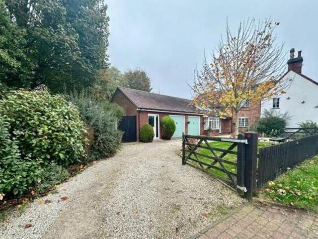 House for sale in Cawston, New Bilton