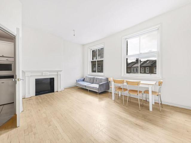 Apartment for rent in Battersea, Greater London