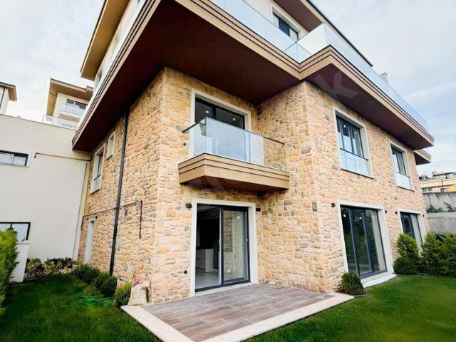 Firuzköy Mahallesi, Avcılar içerisinde satılık Villa