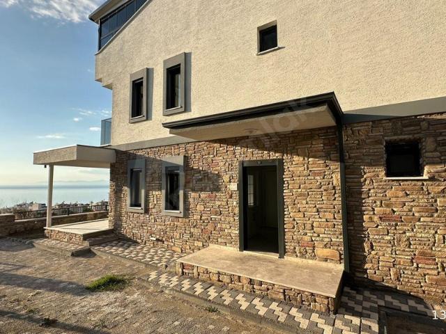 Burhaniye içerisinde satılık Villa