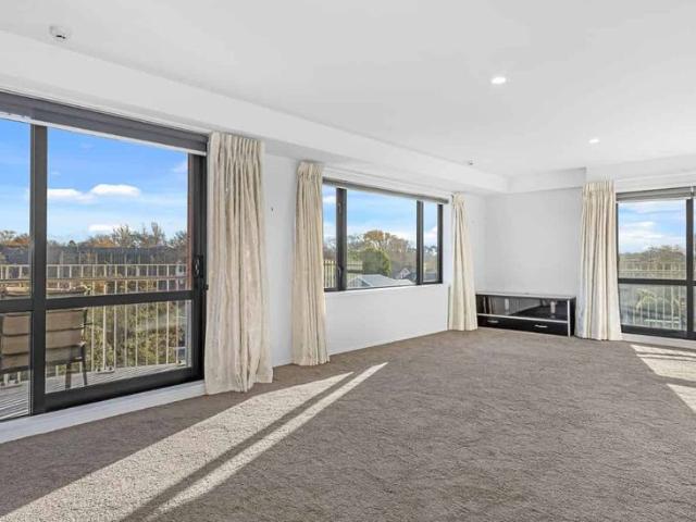 Apartment for rent in Heathcote, Canterbury