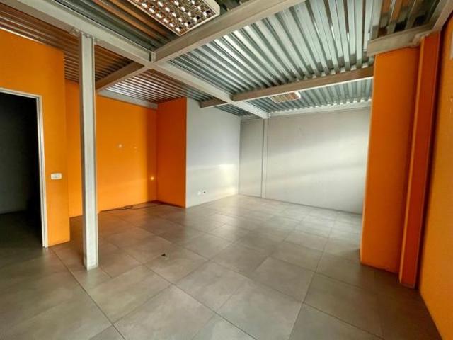 Ufficio in affitto a Mornago, Lombardia