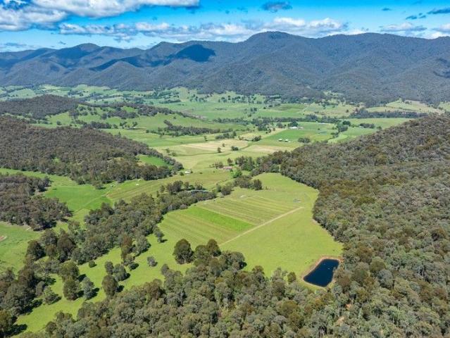 Cottage for sale in Mongans Bridge, Victoria