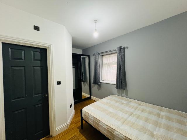 Room for rent in Thames View, Greater London
