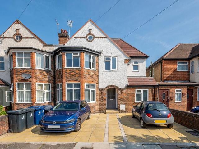 House for rent in London Borough of Ealing, Park Royal