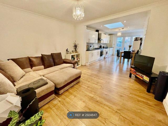 Apartment for rent in London Borough of Ealing, Park Royal