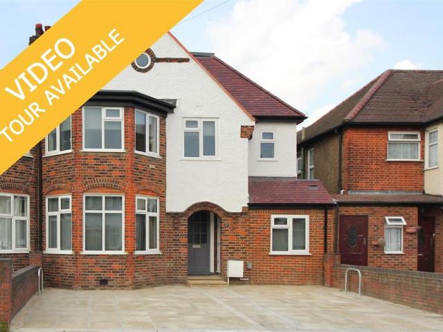 Apartment for rent in London Borough of Ealing, Park Royal