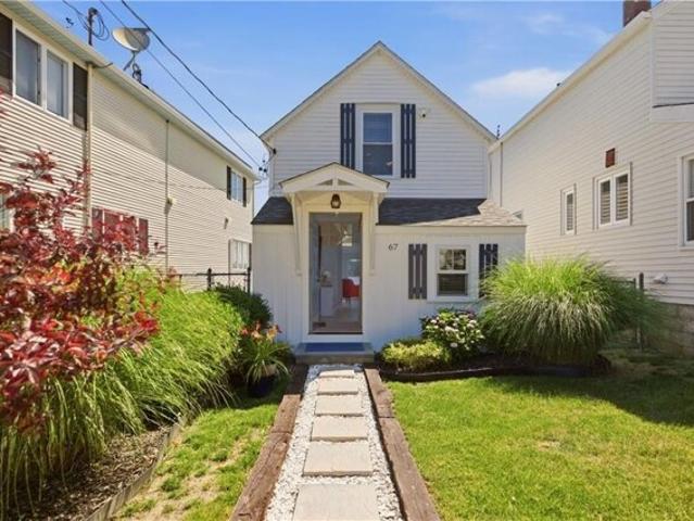 House for sale in Portsmouth, Rhode Island