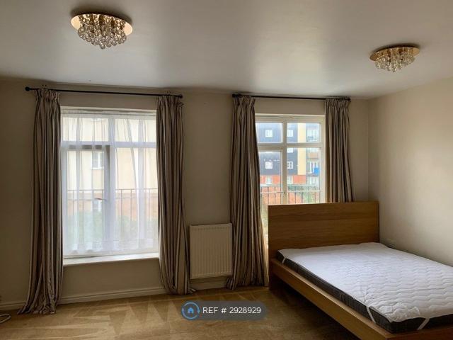 Room for rent in Loxford, Greater London