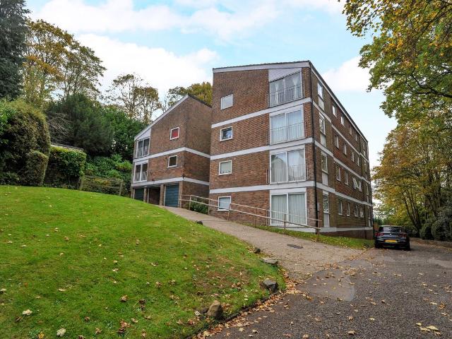 Apartment for rent in Fole, Surrey