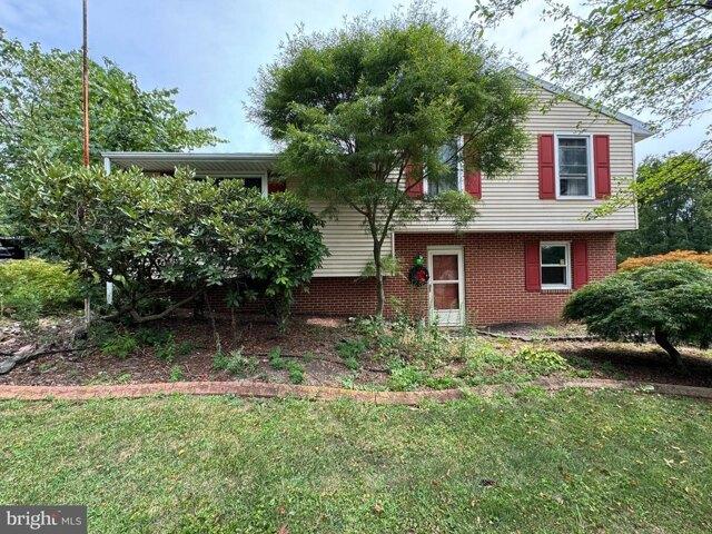 House for sale in Spring Grove
