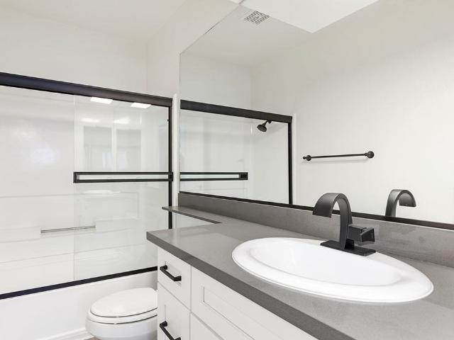 Apartment for rent in Canoga Park, California