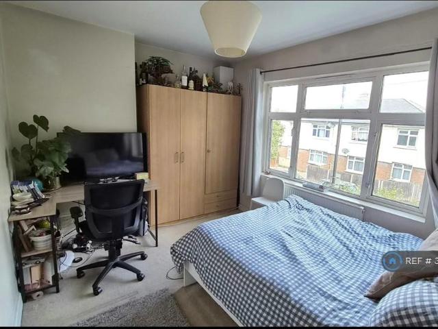 House for rent in London Borough of Ealing, Greater London