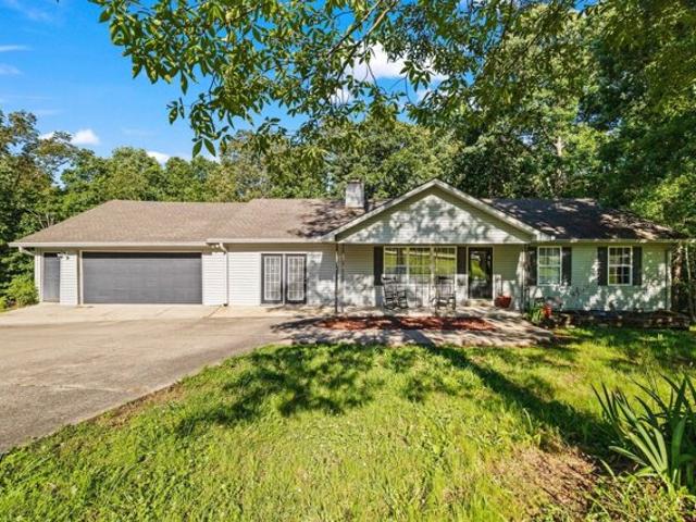 House for sale in Waverly