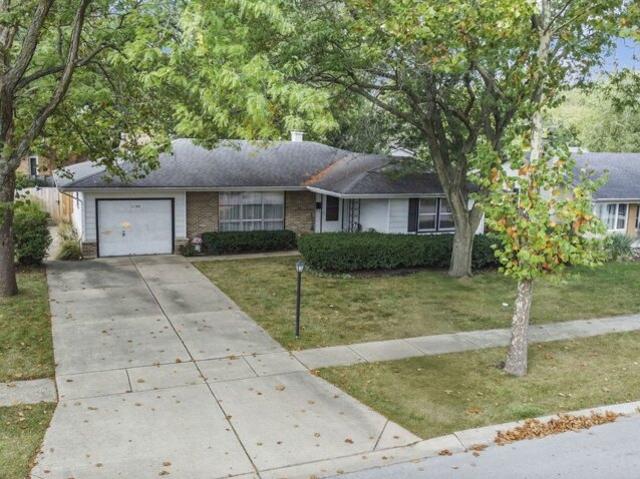 House for sale in Elk Grove Village, Illinois