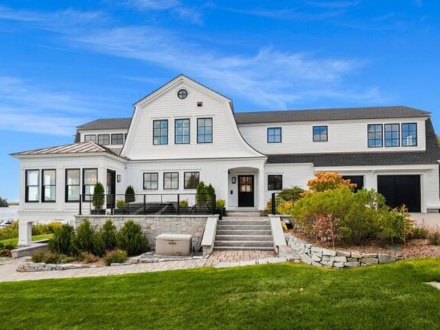 House for sale in Durham, Strafford County