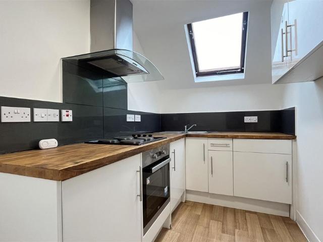 Apartment for rent in Carshalton Beeches, Greater London