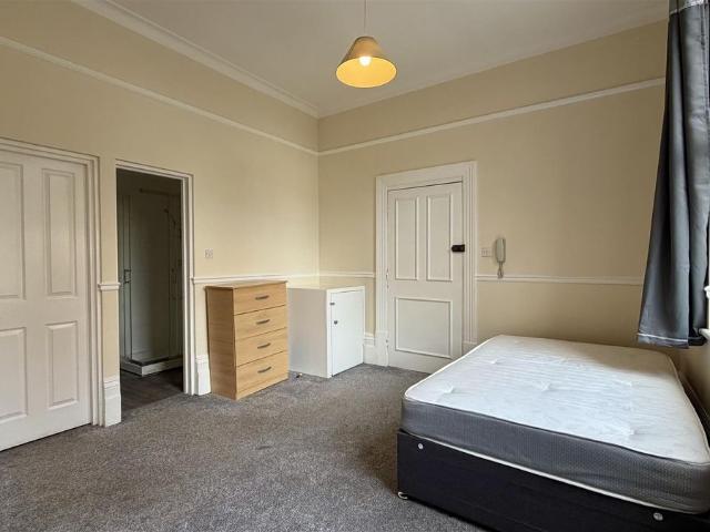 Studio for rent in Carshalton Beeches, Greater London