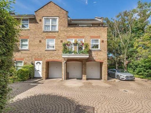 House for sale in Deepcut, Surrey