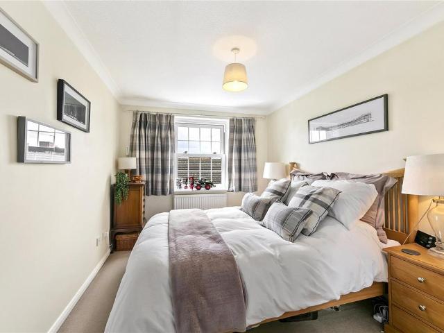 Apartment for rent in North Sheen, Greater London