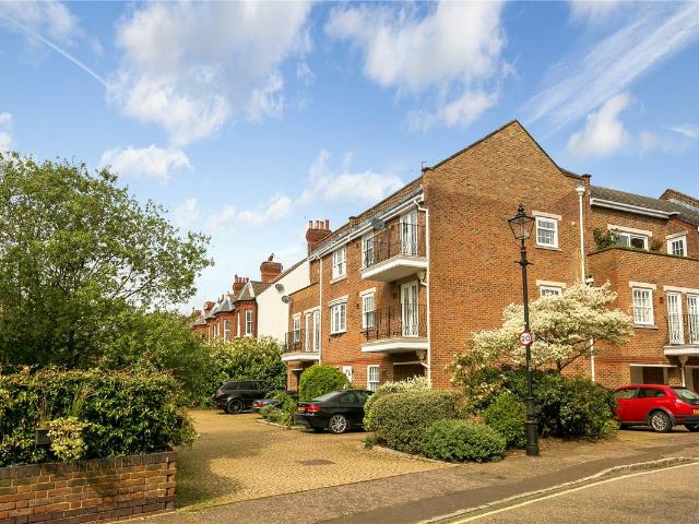 Apartment for rent in North Sheen, Greater London