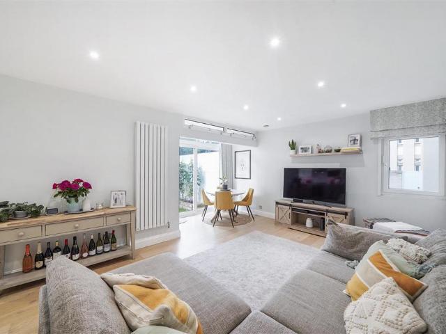 House for rent in Clapham, Greater London