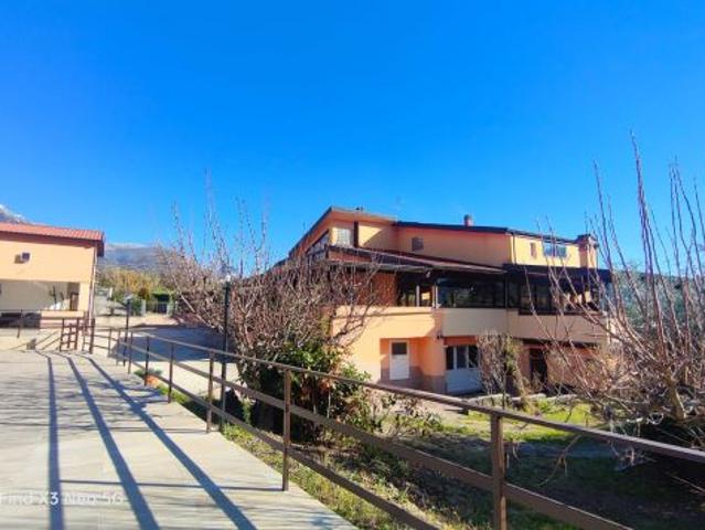Locale Commerciale in affitto a Calabria, Cosenza