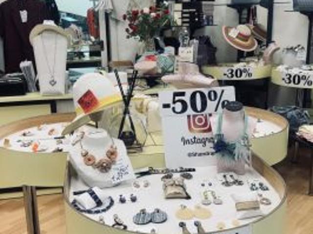 Locale Commerciale in affitto a Daverio, Lombardia