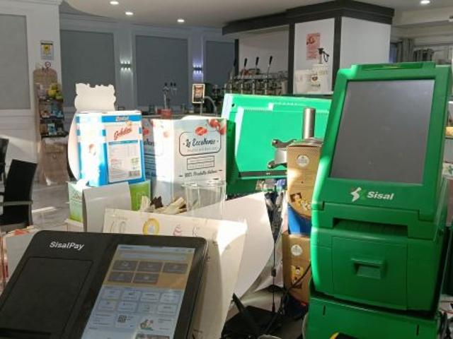 Locale Commerciale in vendita a Rione 219, Melito Di Napoli