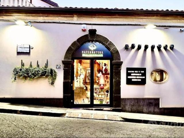 Locale Commerciale in vendita a Nicolosi, Sicilia