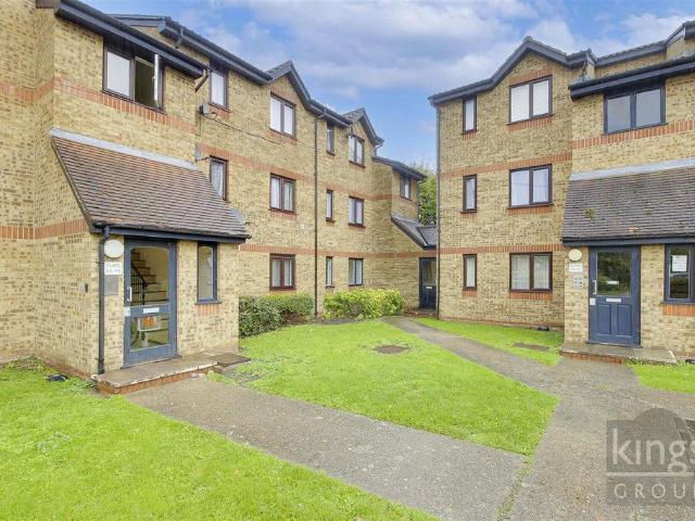 Apartment for rent in Ponders End, Greater London