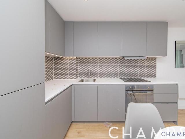 Apartment for rent in Beaufort Park, Greater London