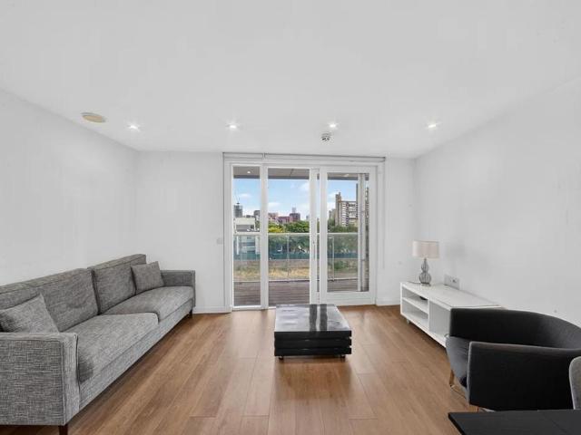 Apartment for rent in Poplar Grove, Greater London