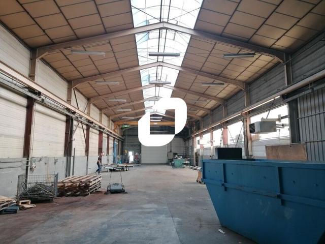 Local Commercial location à Bourg-en-Bresse, Jassans-riottier