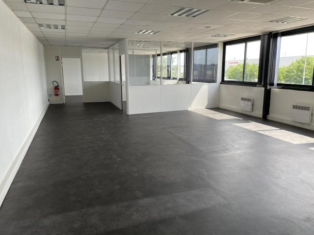 Local Commercial vente à France métropolitaine, Genas