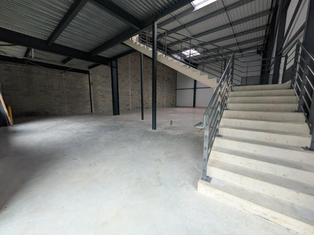 Local Commercial vente à Zone industrielle de la Poudrerie, Oissel-sur-Seine