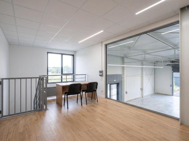 Local Commercial vente à Saint-Thibault-des-Vignes, Seine-et-Marne