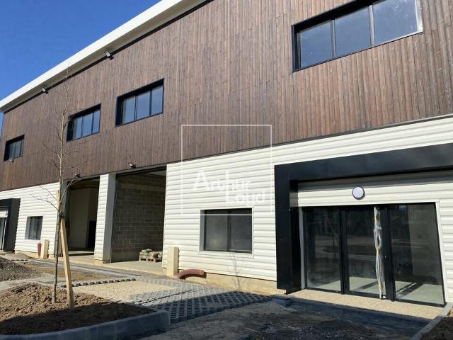 Local Commercial vente à Palaiseau, Ollainville