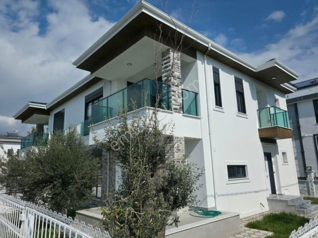 Edremit içerisinde satılık Villa