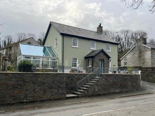 House for sale in Newcastle Emlyn, Sir Gaerfyrddin / Carmarthenshire