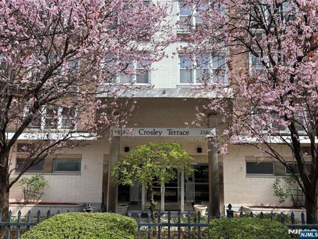 Condo for sale in Fort Lee Condo for sale in Fort Lee