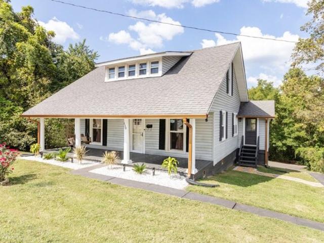 House for sale in Dickson