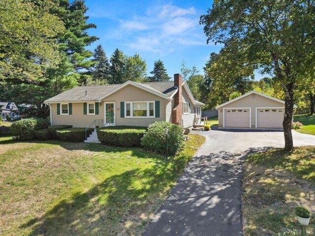 House for sale in Groveland, Essex County