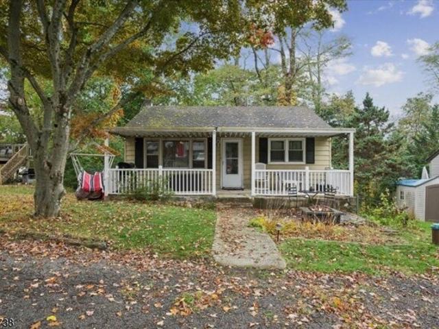 House for sale in Hopatcong Heights, Hopatcong