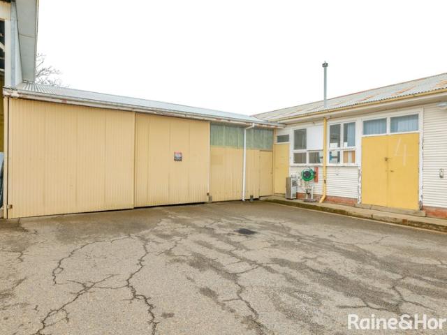 Warehouse for rent in Bathurst, New South Wales
