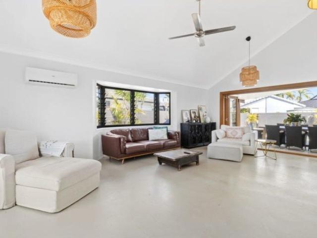 House for sale in Clear Island Waters, Gold Coast City
