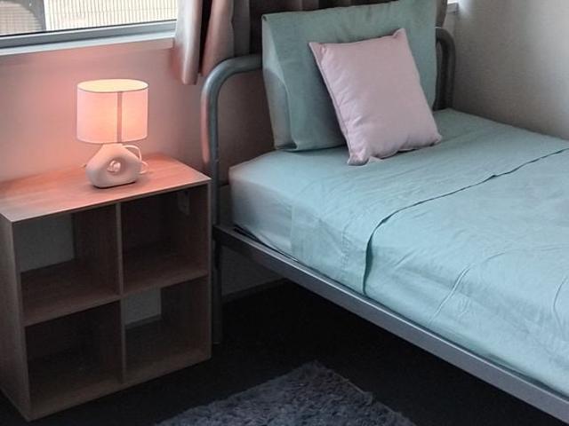 Apartment for rent in Te Tōangaroa, Auckland